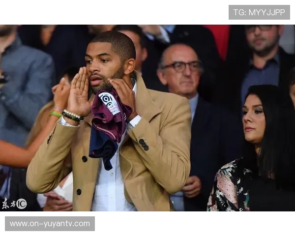 法甲社区公益行：球星访问学校医院